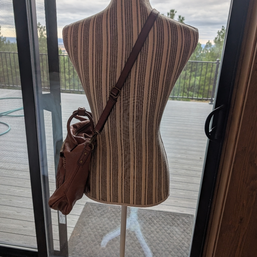 Lucky Brand chestnut leather hobo/cross body bag - Picture 8 of 13